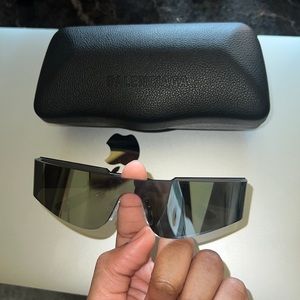 BALENCIAGA SUNGLASSES LIGHTLY USED. Worn once for photoshoot